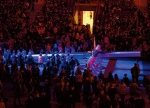 Tauron Arena. Jedenaście tysięcy gimnazjalistów na rekolekcjach.