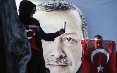 Po zwycięstwie w referendum Recep Erdoğan będzie mógł rządzić Turcją co najmniej przez 12 lat.