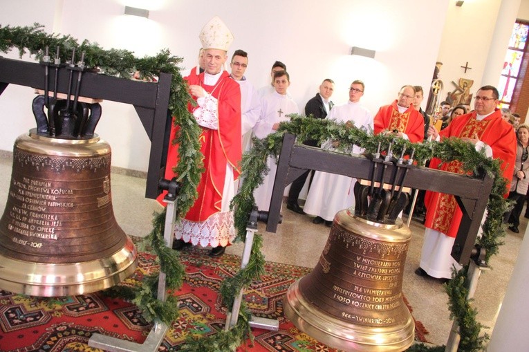 Poświęcenie dzownów w Świniarsku