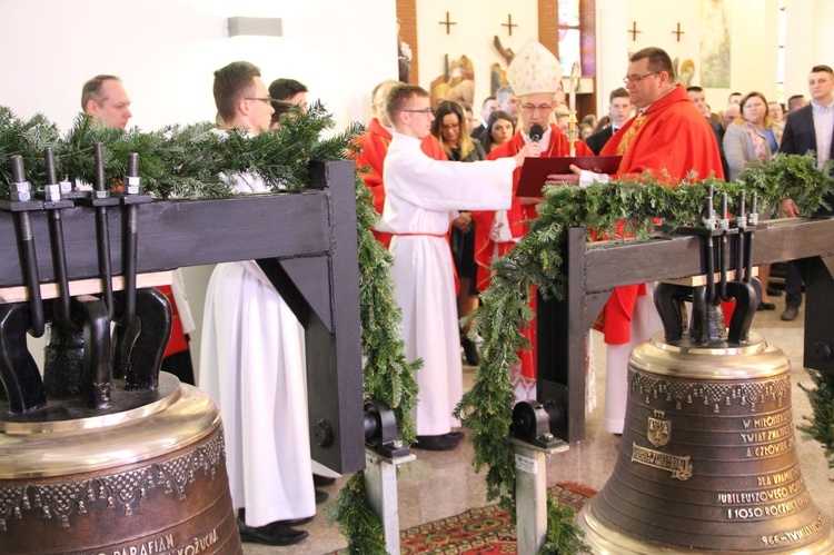 Poświęcenie dzownów w Świniarsku