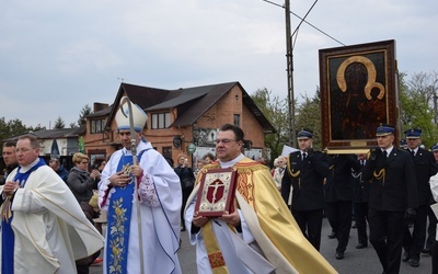 Procesji z ikoną jasnogórską przewodniczył bp Wojciech Osial