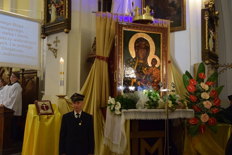 Powitanie ikony MB Częstochowskiej w parafii św. Wawrzyńca w Kutnie