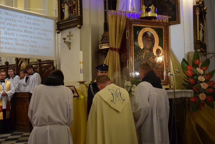 Powitanie ikony MB Częstochowskiej w parafii św. Wawrzyńca w Kutnie