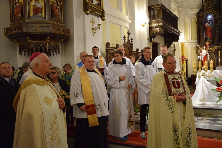 Powitanie ikony MB Częstochowskiej w parafii św. Wawrzyńca w Kutnie