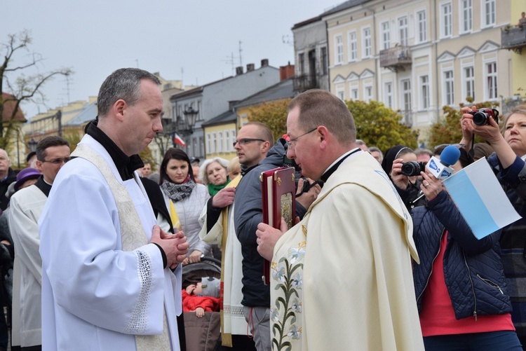 Powitanie ikony MB Częstochowskiej w parafii św. Wawrzyńca w Kutnie