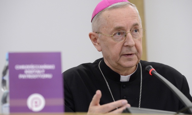 Abp Gądecki: Ojczyzna nie może cieszyć się bałwochwalczą miłością