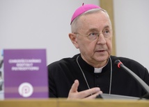 Abp Gądecki: Ojczyzna nie może cieszyć się bałwochwalczą miłością