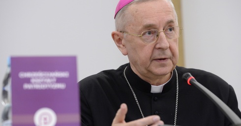 Abp Gądecki: Ojczyzna nie może cieszyć się bałwochwalczą miłością