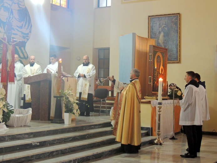 Powitanie ikony MB Częstochowskiej w parafii św. Jana Chrzciciela w Kutnie