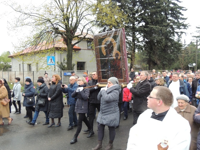 Powitanie ikony MB Częstochowskiej w parafii św. Jana Chrzciciela w Kutnie