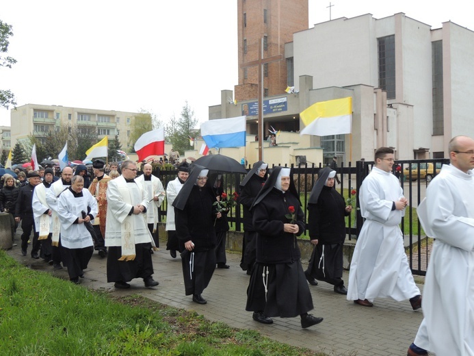 Powitanie ikony MB Częstochowskiej w parafii św. Jana Chrzciciela w Kutnie