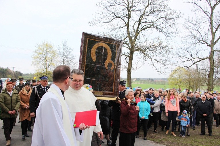 Powitanie ikony MB Częstochowskiej w Głogowcu
