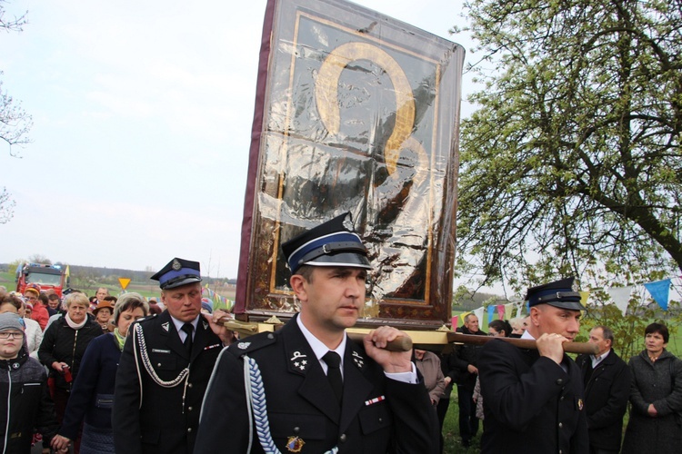 Powitanie ikony MB Częstochowskiej w Głogowcu