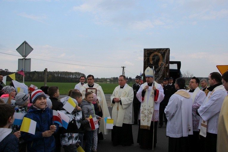 Powitanie ikony MB Częstochowskiej w Głogowcu
