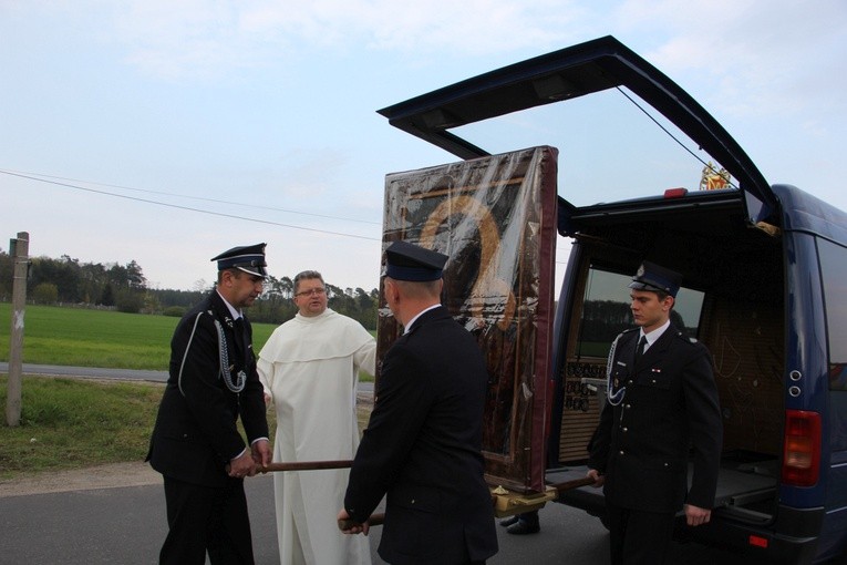 Powitanie ikony MB Częstochowskiej w Głogowcu