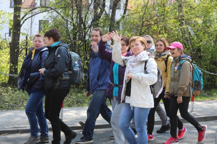 5. pielgrzymka do Łagiewnik wyrusza z Hałcnowa - cz. I