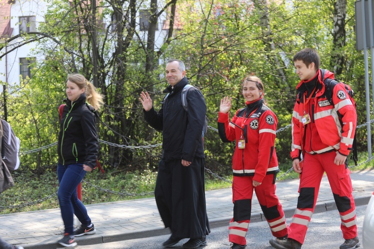 5. pielgrzymka do Łagiewnik wyrusza z Hałcnowa - cz. I