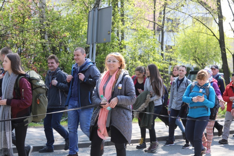 5. pielgrzymka do Łagiewnik wyrusza z Hałcnowa - cz. I