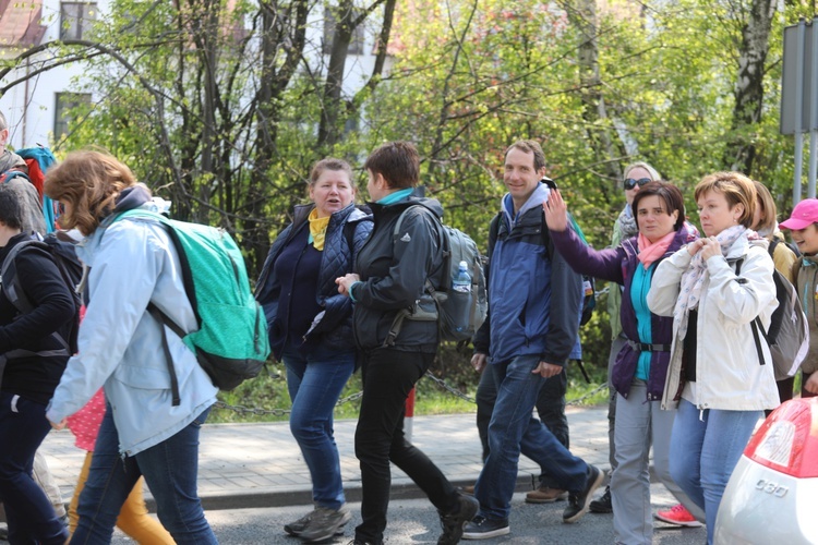 5. pielgrzymka do Łagiewnik wyrusza z Hałcnowa - cz. I