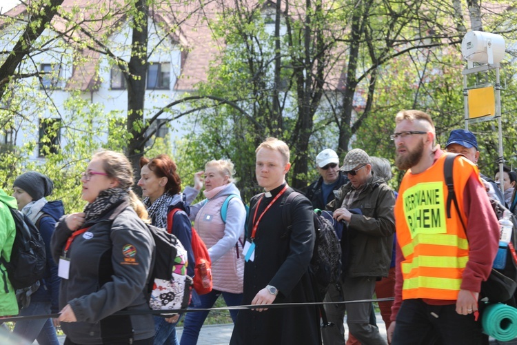 5. pielgrzymka do Łagiewnik wyrusza z Hałcnowa - cz. I