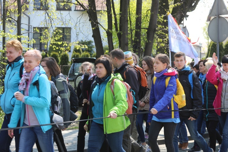 5. pielgrzymka do Łagiewnik wyrusza z Hałcnowa - cz. I