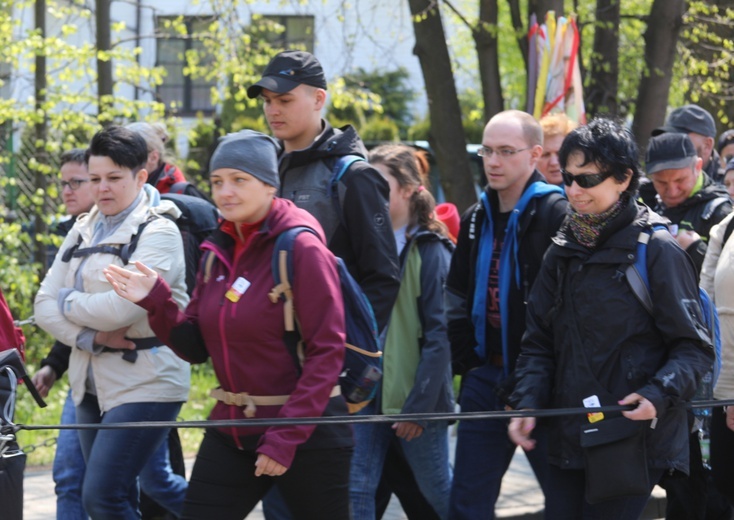 5. pielgrzymka do Łagiewnik wyrusza z Hałcnowa - cz. I