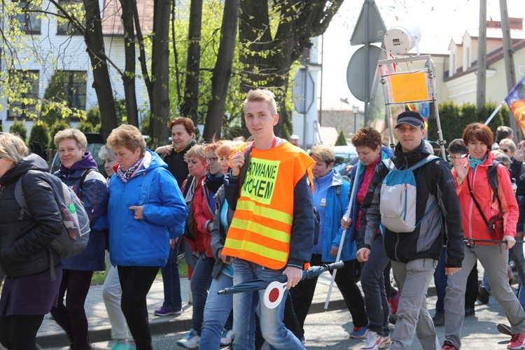 5. pielgrzymka do Łagiewnik wyrusza z Hałcnowa - cz. I