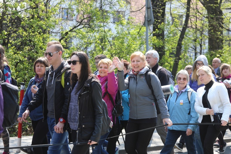 5. pielgrzymka do Łagiewnik wyrusza z Hałcnowa - cz. I