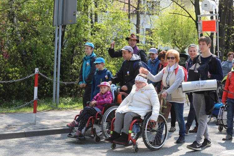 5. pielgrzymka do Łagiewnik wyrusza z Hałcnowa - cz. II