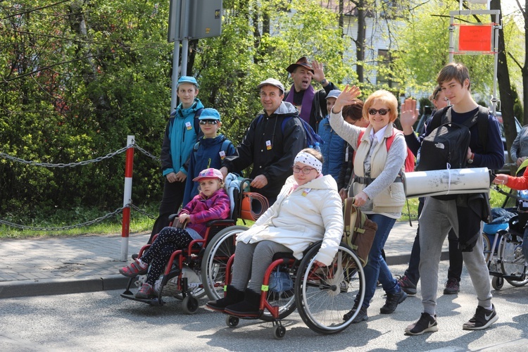 5. pielgrzymka do Łagiewnik wyrusza z Hałcnowa - cz. II