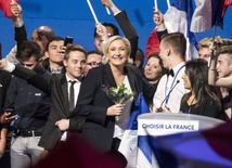 Sojusznik M. Le Pen: Macron chce zatrzymać Francję w "więzieniu UE"
