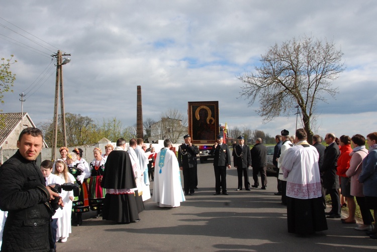 Powitanie ikony MB Częstochowskiej w Łaniętach