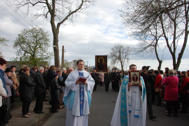 Powitanie ikony MB Częstochowskiej w Łaniętach