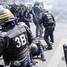Francja: Trzej policjanci zostali ranni podczas starć w Paryżu
