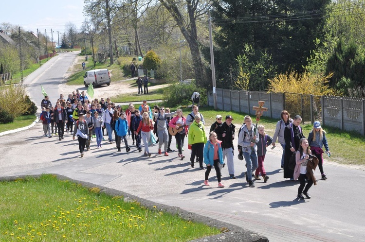 Pielgrzymka "Promienista" - dzień I - grupa z Barwic