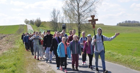 Pielgrzymka "Promienista" - dzień I - grupa z Barwic