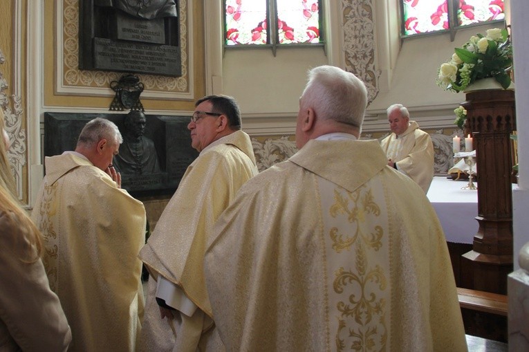 Msza św. sprawowana była w kaplicy MB Częstochowskiej przy grobie abp. Zygmunta Zimowskiego