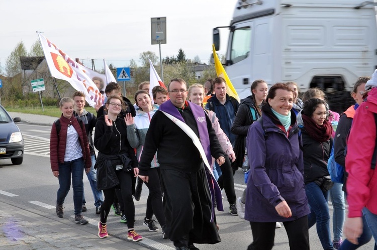 Pielgrzymka "Promienista" - dzień II - grupa z Gościna i Karlina