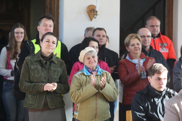 Poświęcenie witraża Bożego Miłosierdzia w kościele w Nidku