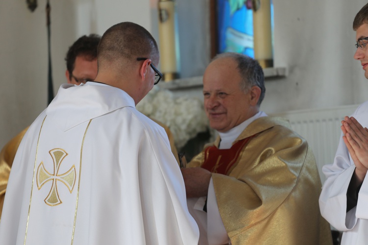 Poświęcenie witraża Bożego Miłosierdzia w kościele w Nidku