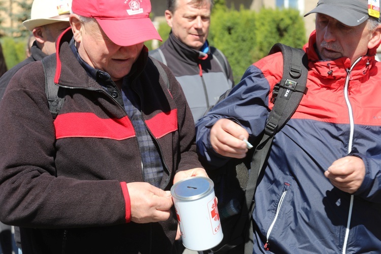 Pielgrzymi wspierają remont klasztoru sióstr klarysek od Wieczystej Adoracji w Kętach - 2017