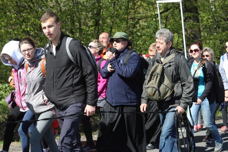 Pielgrzymi wspierają remont klasztoru sióstr klarysek od Wieczystej Adoracji w Kętach - 2017