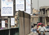 16.04.2017 Kair, Egipt. Billboardy na ulicach stolicy Egiptu zapowiadające pielgrzymkę Franciszka pod hasłem „Papież pokoju w Egipcie pokoju”.