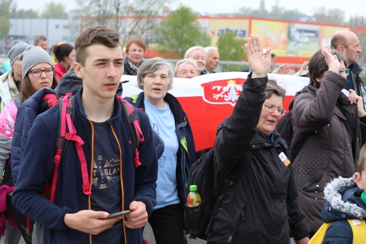 5. pielgrzymka diecezjalna z Hałcnowa wkracza do Łagiewnik