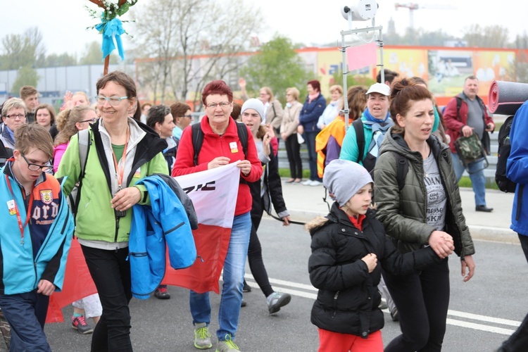 5. pielgrzymka diecezjalna z Hałcnowa wkracza do Łagiewnik