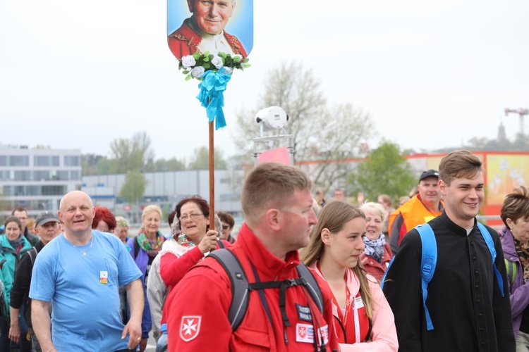 5. pielgrzymka diecezjalna z Hałcnowa wkracza do Łagiewnik