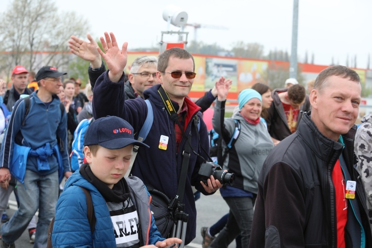 5. pielgrzymka diecezjalna z Hałcnowa wkracza do Łagiewnik