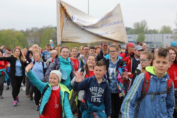 5. pielgrzymka diecezjalna z Hałcnowa wkracza do Łagiewnik