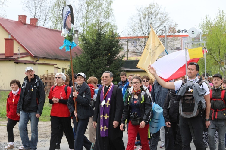 5. pielgrzymka diecezjalna z Hałcnowa wkracza do Łagiewnik