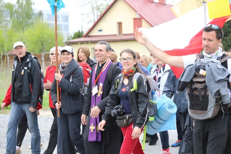 5. pielgrzymka diecezjalna z Hałcnowa wkracza do Łagiewnik